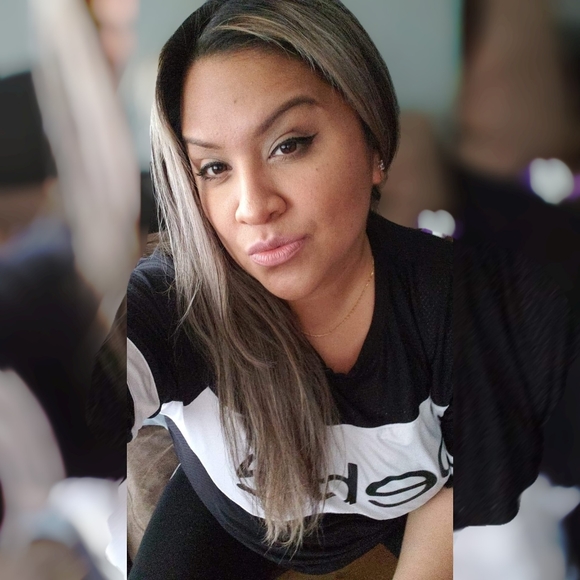 Meet your Posher, JM - Picture 4 of 5